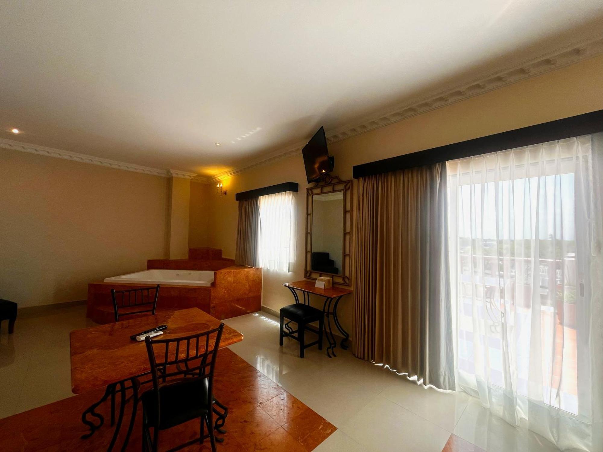 Hotel Palacio Maya Мерида Екстериор снимка